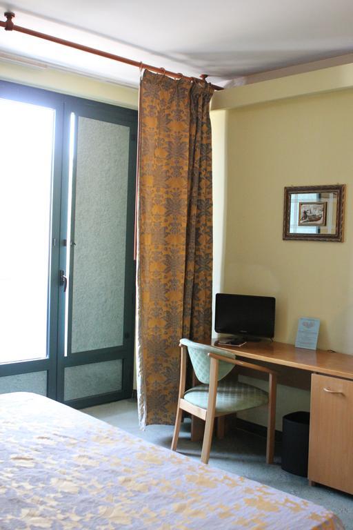 Ascot Hotel