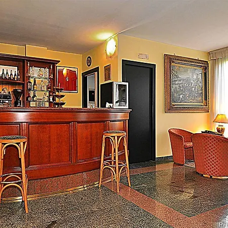 Ascot Lodging 